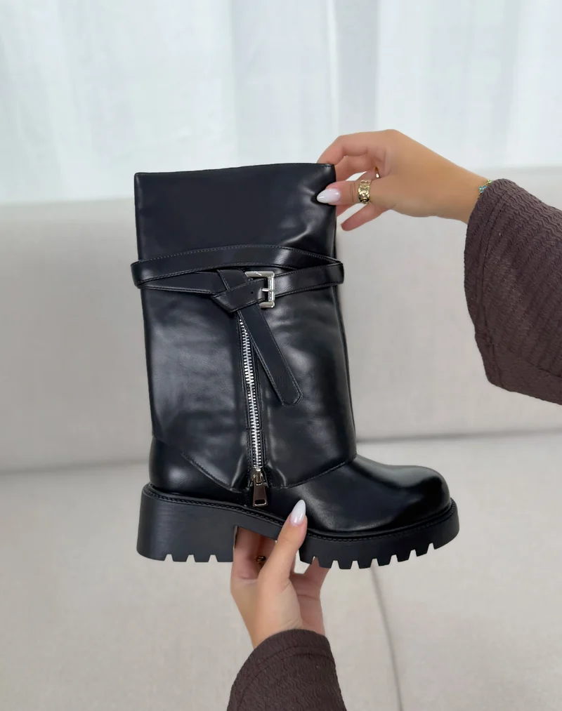 BottInes femme noires tendance à semelle crantée et boucle argentée