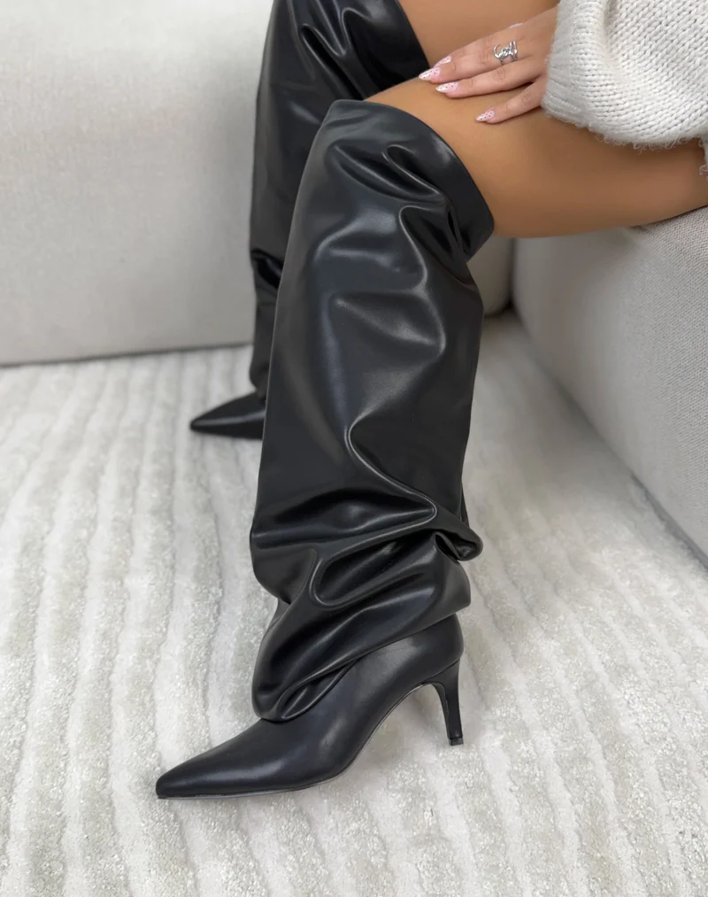 Cuissardes femme noires tendance à tige large et talon aiguille