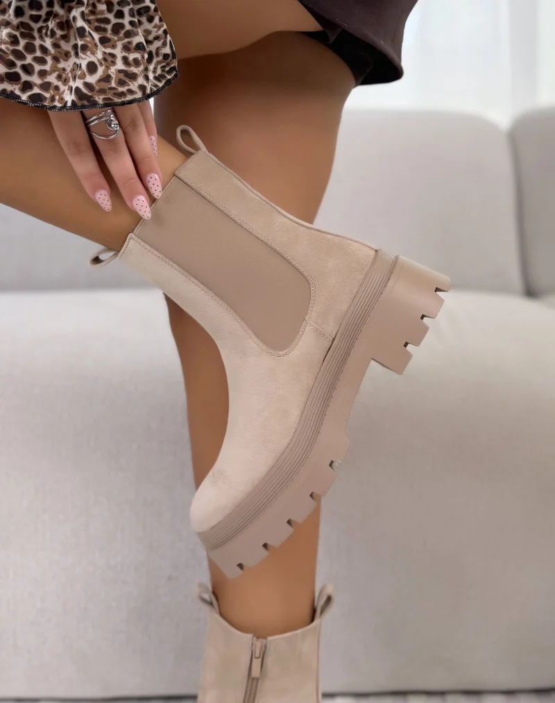Bottines femme beiges tendance en suédine style Chelsea à plateforme et semelle crantée