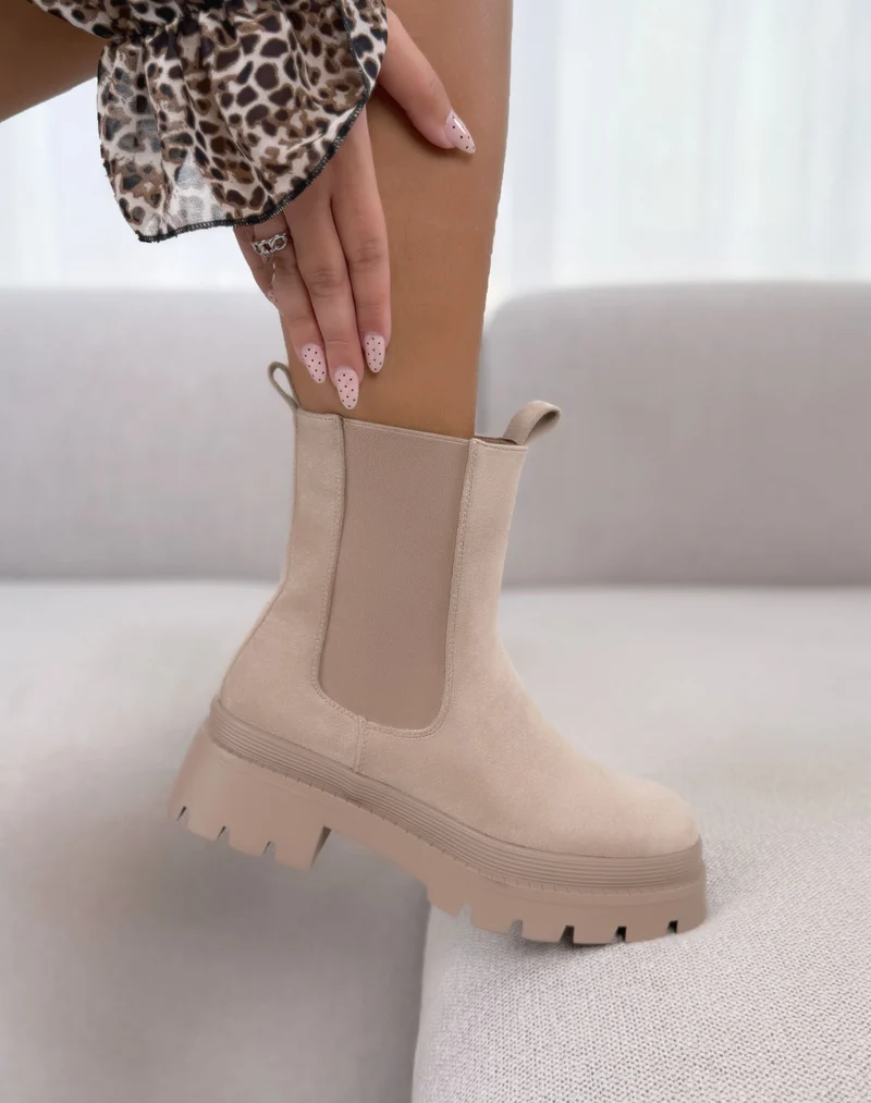 Bottines femme beiges tendance en suédine style Chelsea à plateforme et semelle crantée