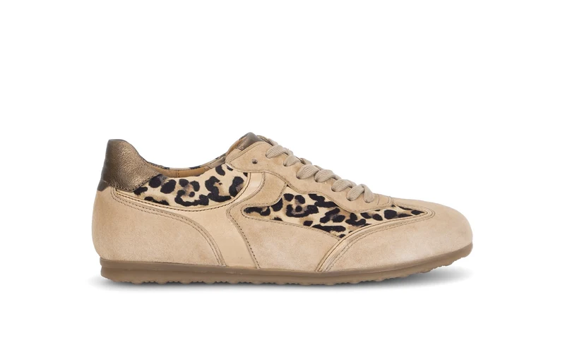 Baskets beiges et léopard en nubuck