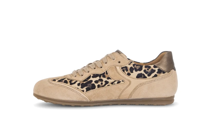 Baskets beiges et léopard en nubuck