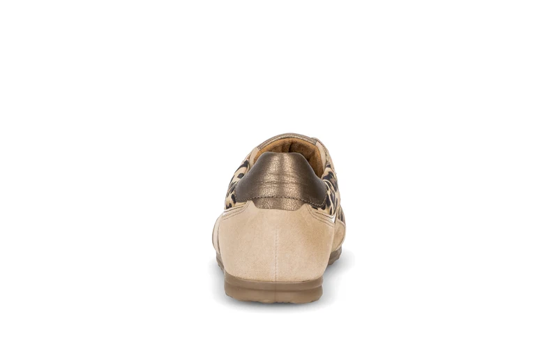 Baskets beiges et léopard en nubuck