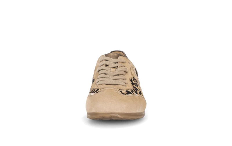 Baskets beiges et léopard en nubuck
