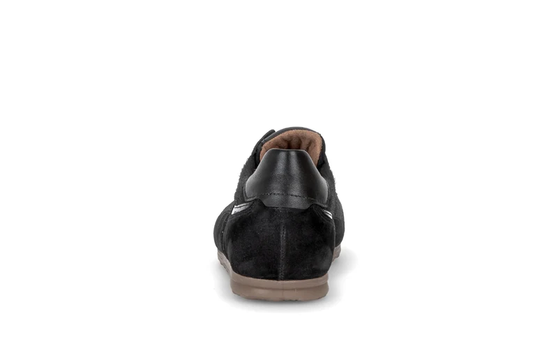 Baskets noires en nubuck