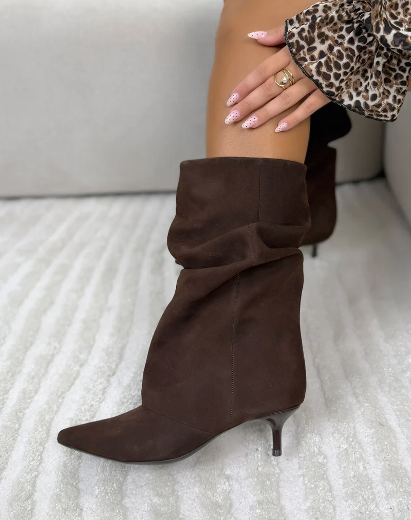 Bottines femme marron élégantes à tige retroussée et petit talon aiguille