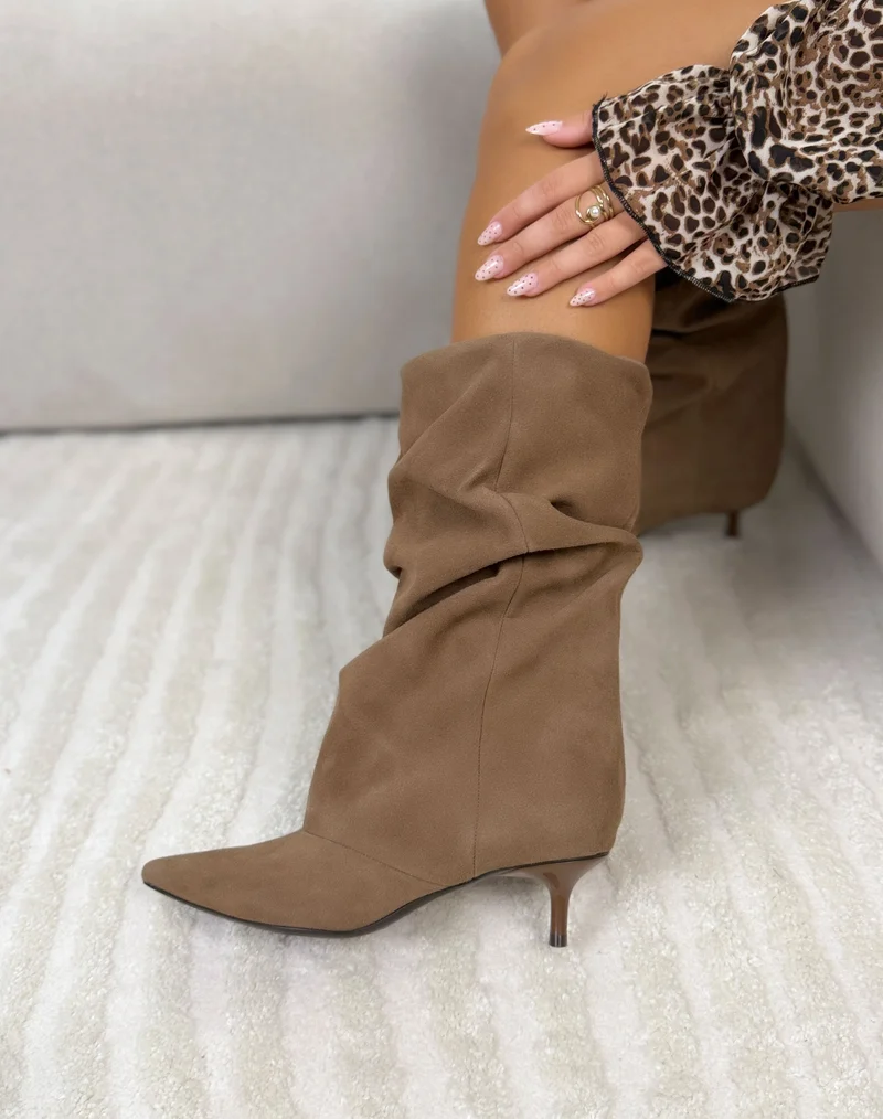 Bottines femme taupe tendance à bout pointu et petit talon aiguille
