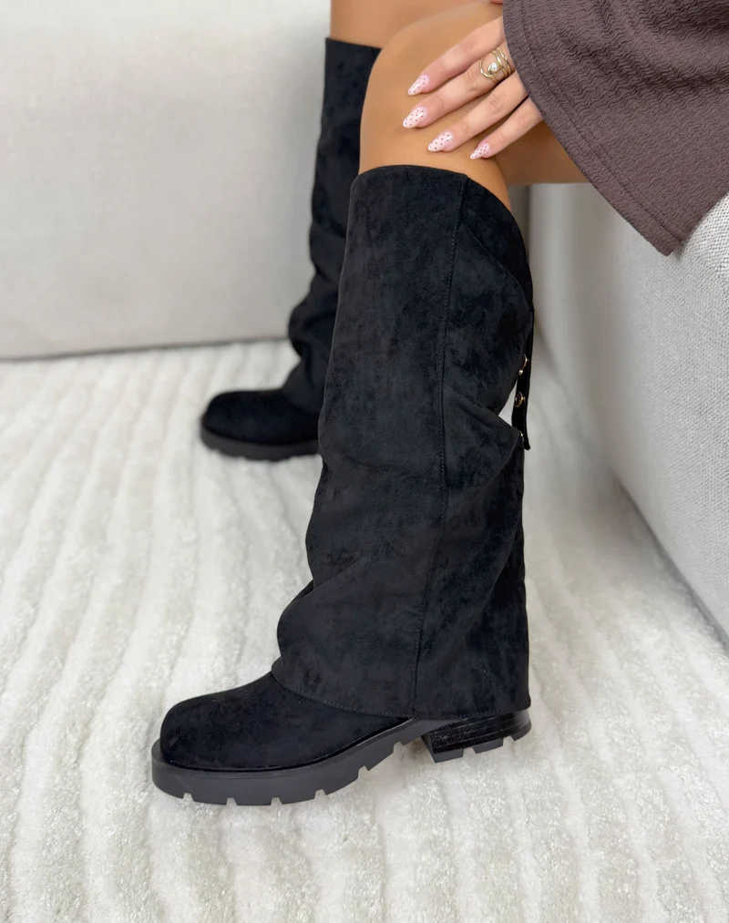 Bottes femme noires tendance en suédine à revers et semelle crantée