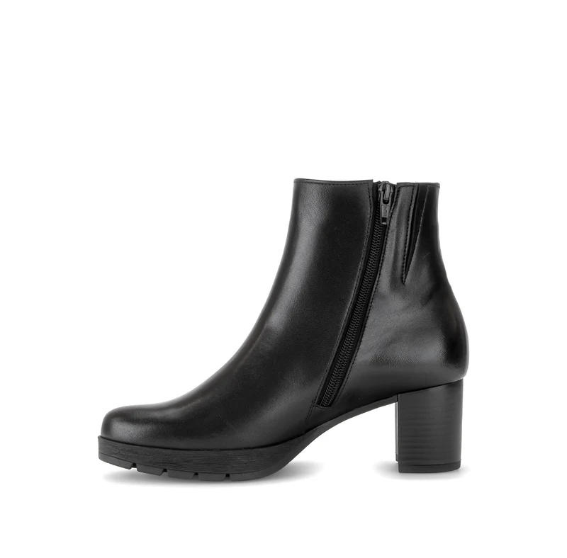 Bottines noires en cuir lisse