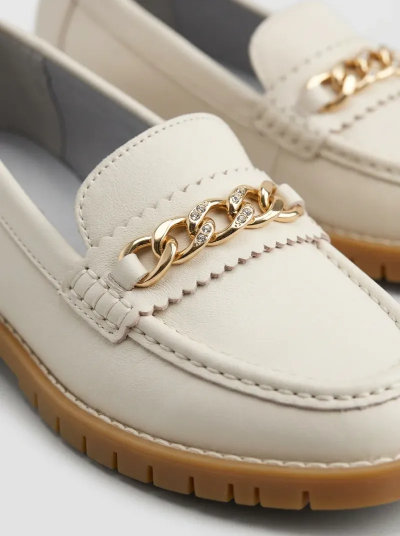 Mocassin cuir femme élégant détails dorés