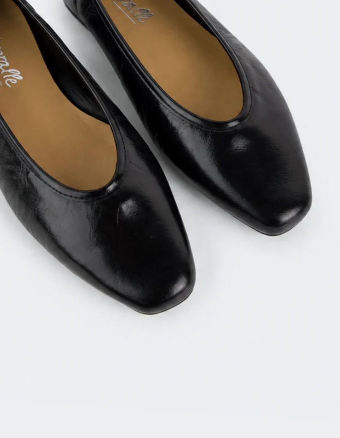Juniper Black Leather