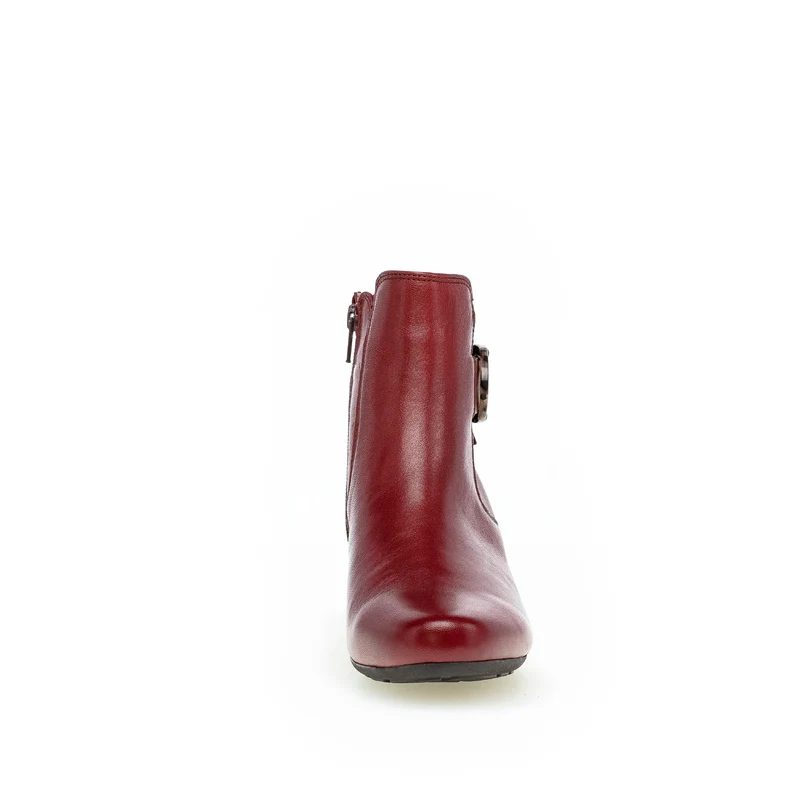 Bottines rouges en cuir