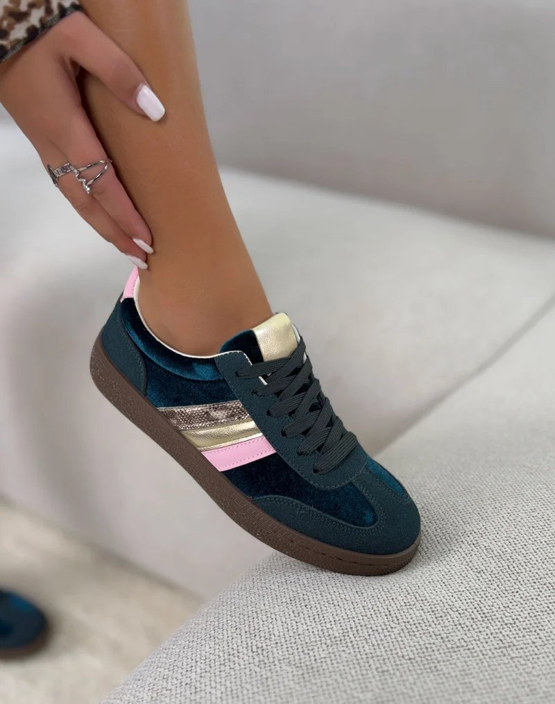 Basket femme verte tendance en suédine à bandes roses et dorées