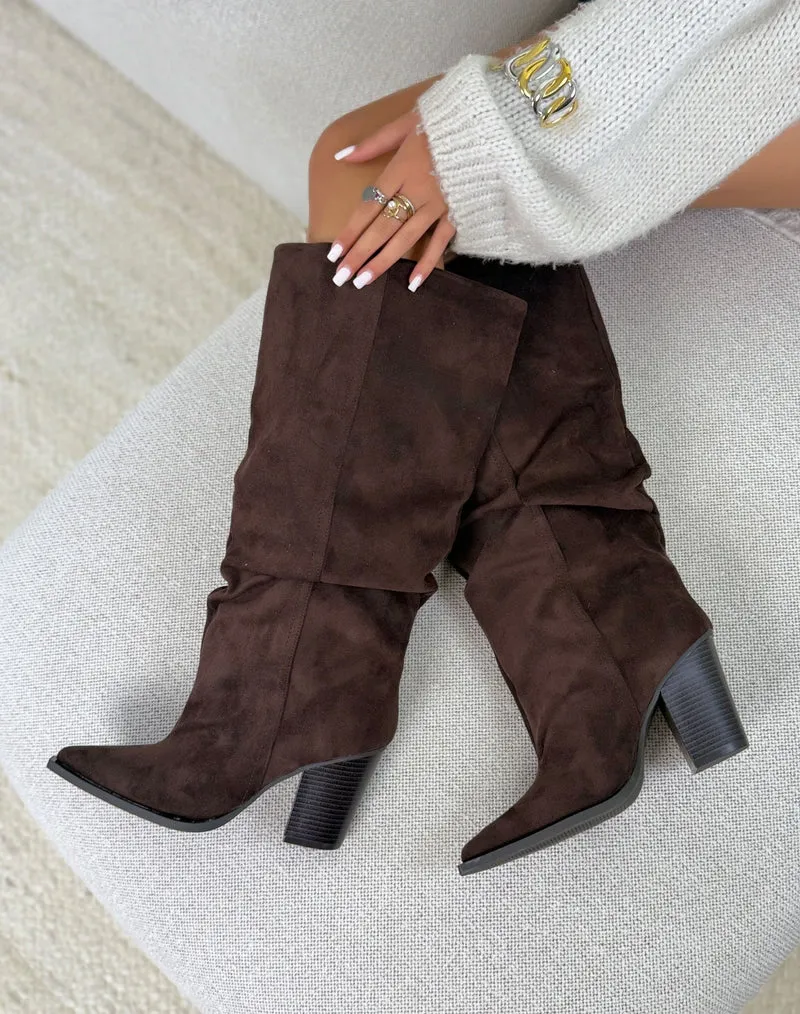 Botte femme marron tendance en suédine à tige large plissée avec talon épais biseauté