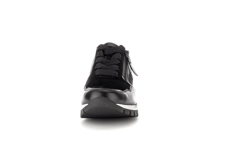 Baskets noires en combinaison cuirs