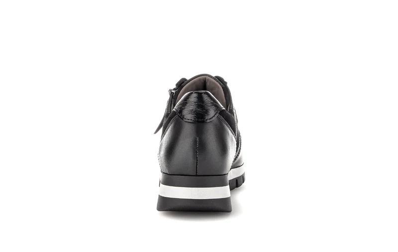 Baskets noires en combinaison cuirs