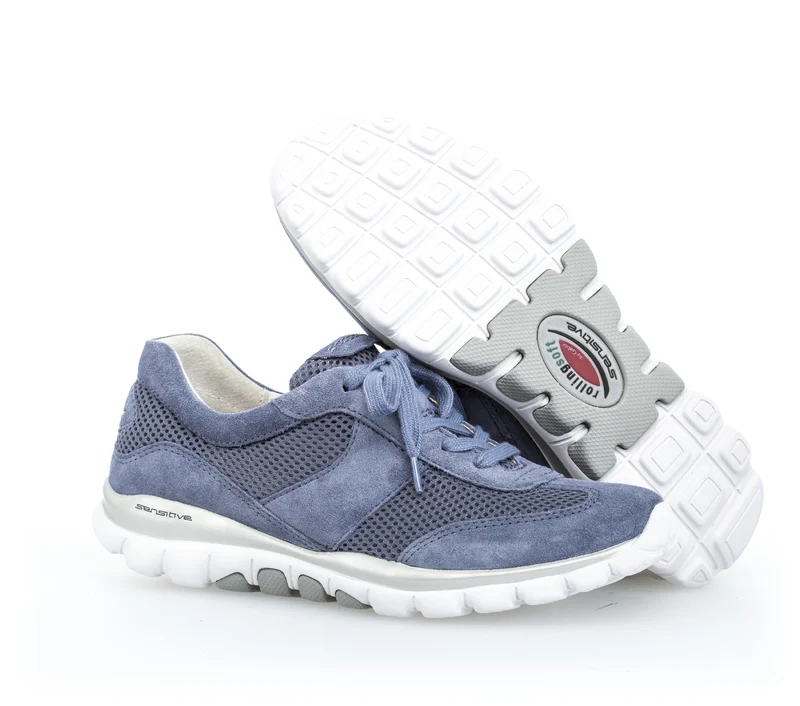 Baskets bleues en textile