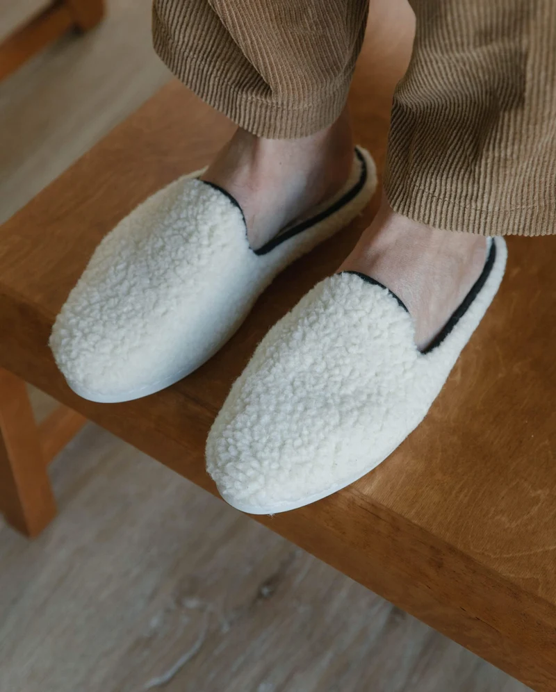 Mule homme Aime, bouclette de laine noir