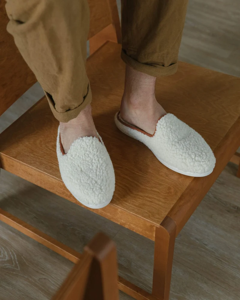 Mule homme Aime, bouclette de laine camel