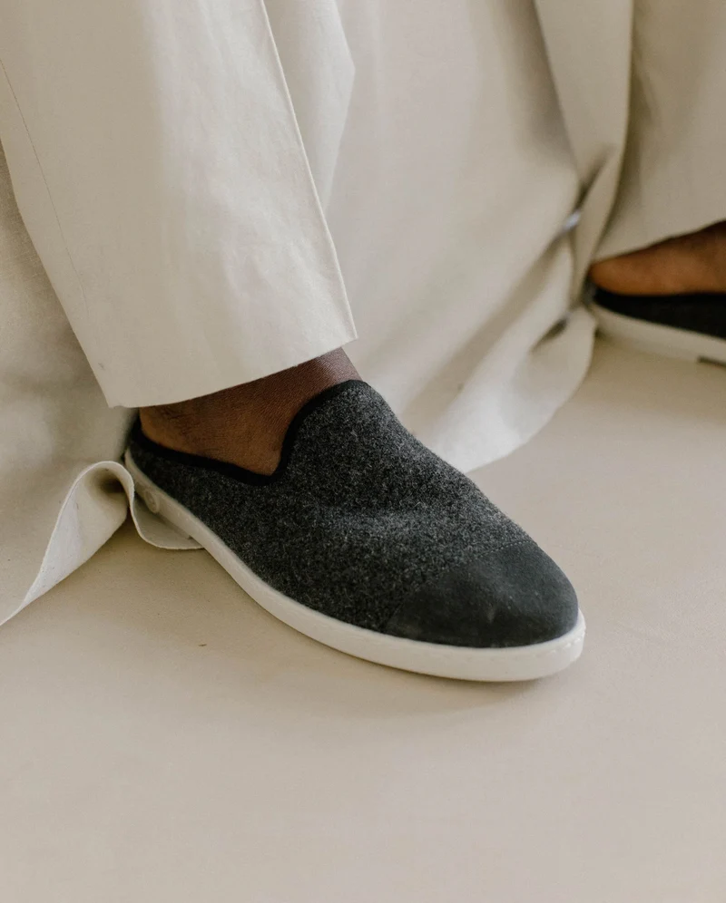 Mule homme Aime, laine gris noir