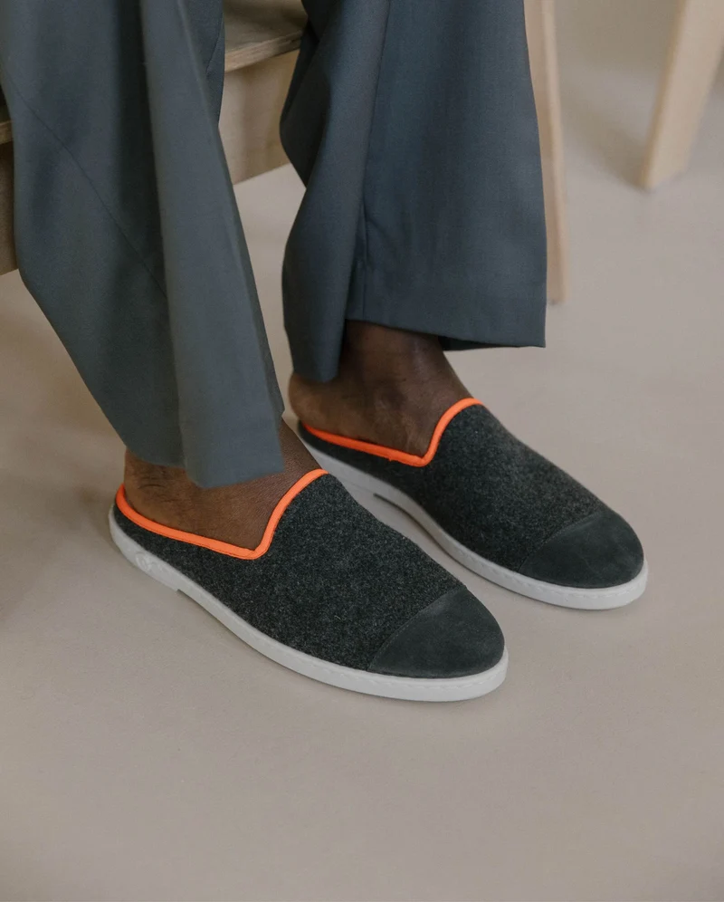 Mule homme Aime, laine gris orange fluo