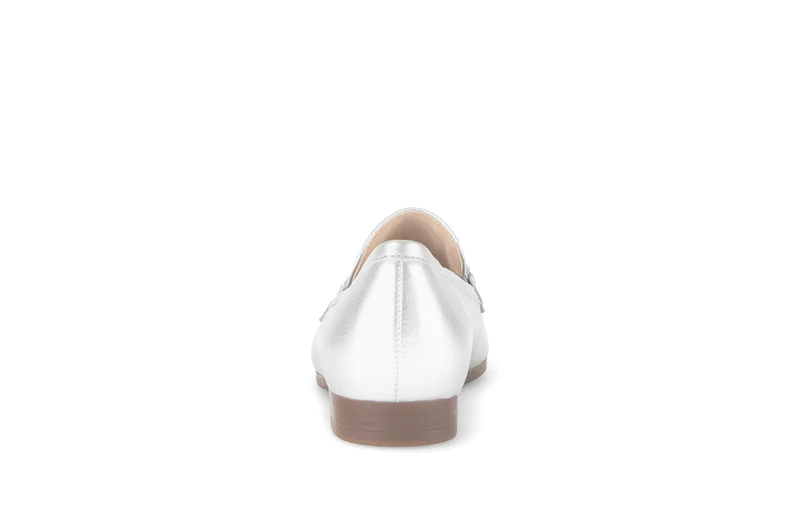Mocassins argentés en cuir lisse