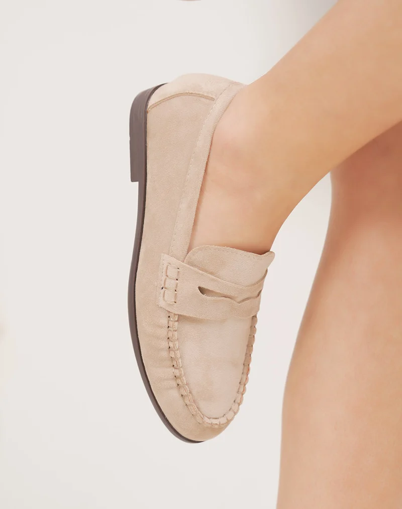 Mocassins femme en suédine beige plats avec couture tressée