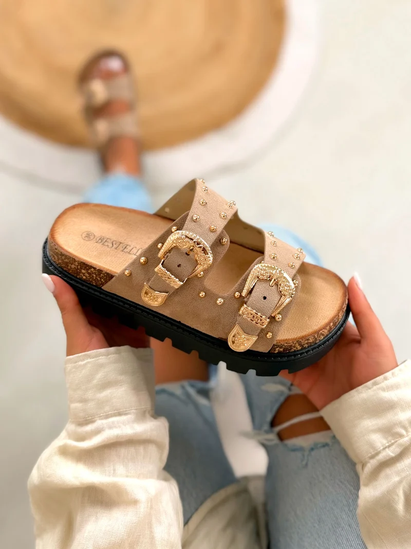 Mule femme taupe en suédine cloutée avec boucles dorées à plateforme