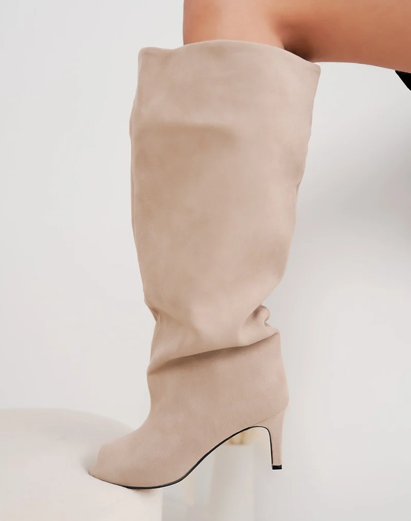 Bottes beiges femme en suédine à talon aiguille – Bout ouvert tendance
