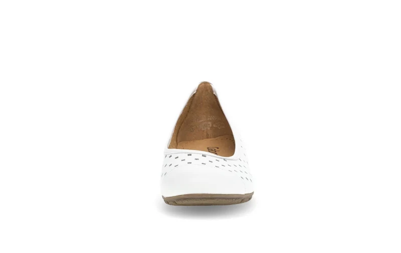 Ballerines perforées blanches en cuir