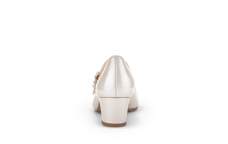 Escarpins beiges en cuir vernis