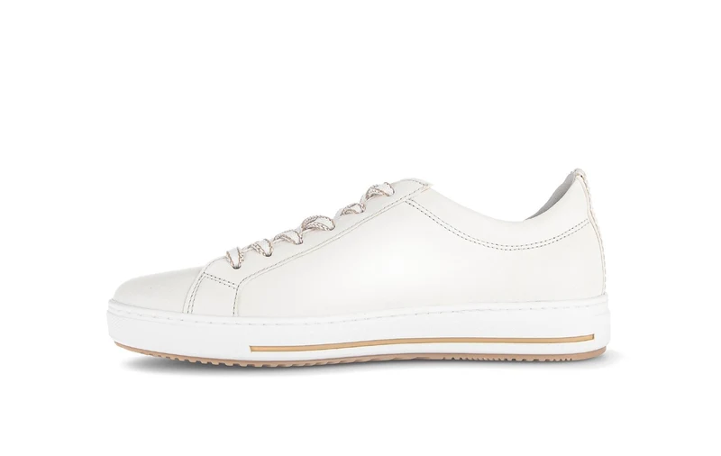 Baskets crème en cuir