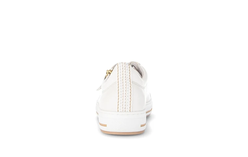 Baskets crème en cuir