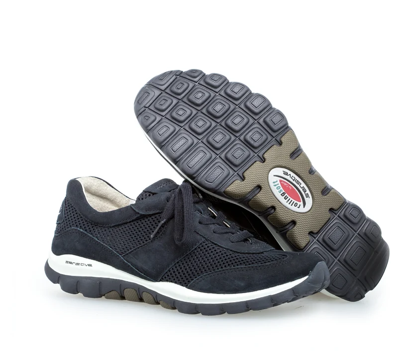Baskets bleues en textile et cuir