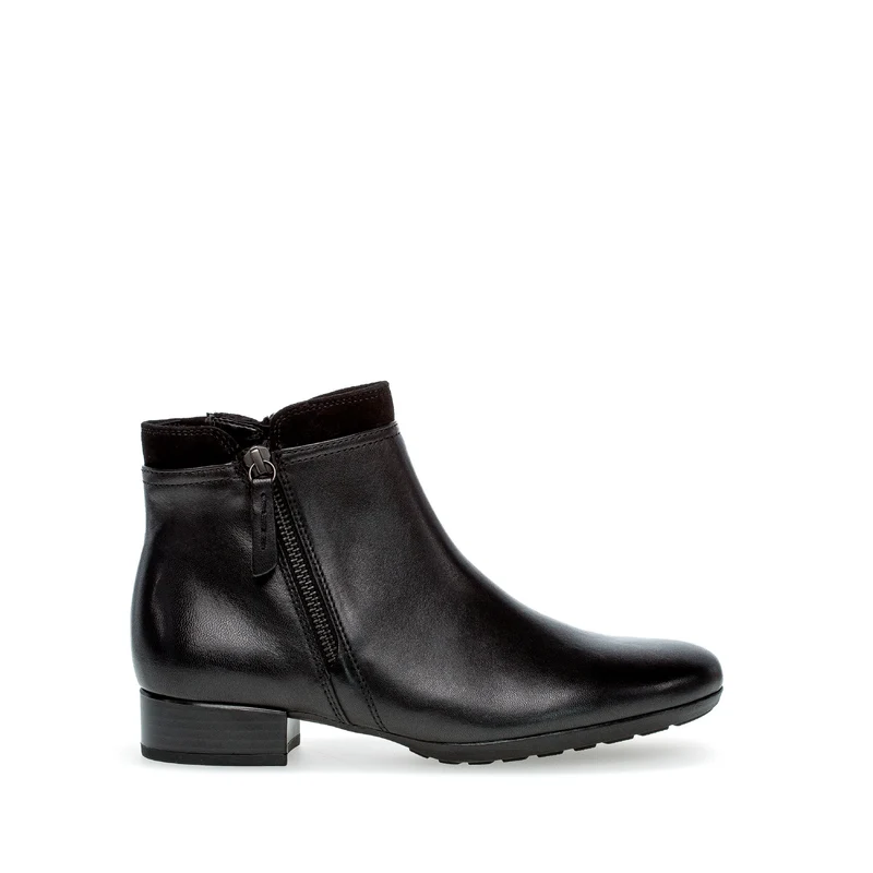 Bottines noires en combinaison cuirs