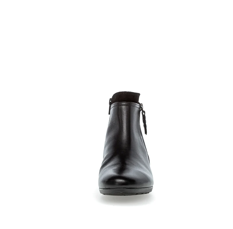 Bottines noires en combinaison cuirs