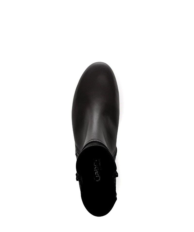 Bottines noires en combinaison cuirs