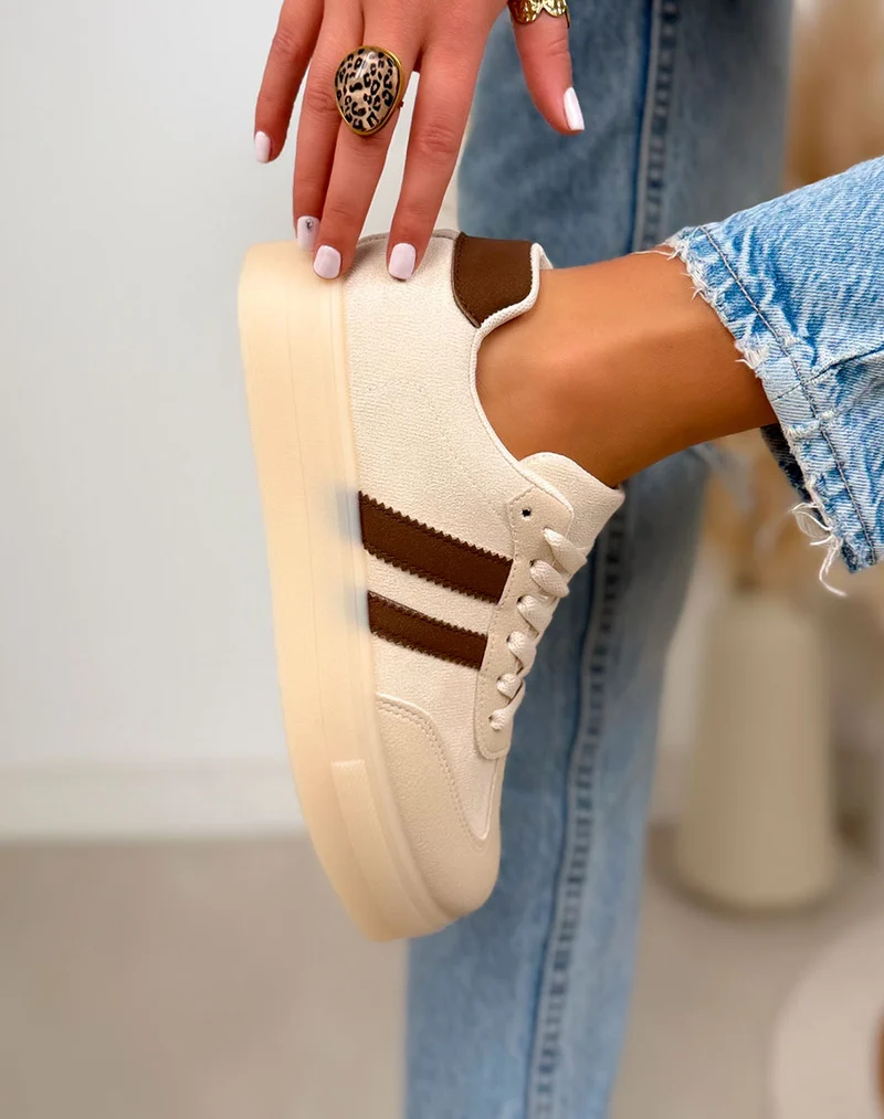 Basket femme beige tendance en suédine avec bandes marron et semelle plateforme