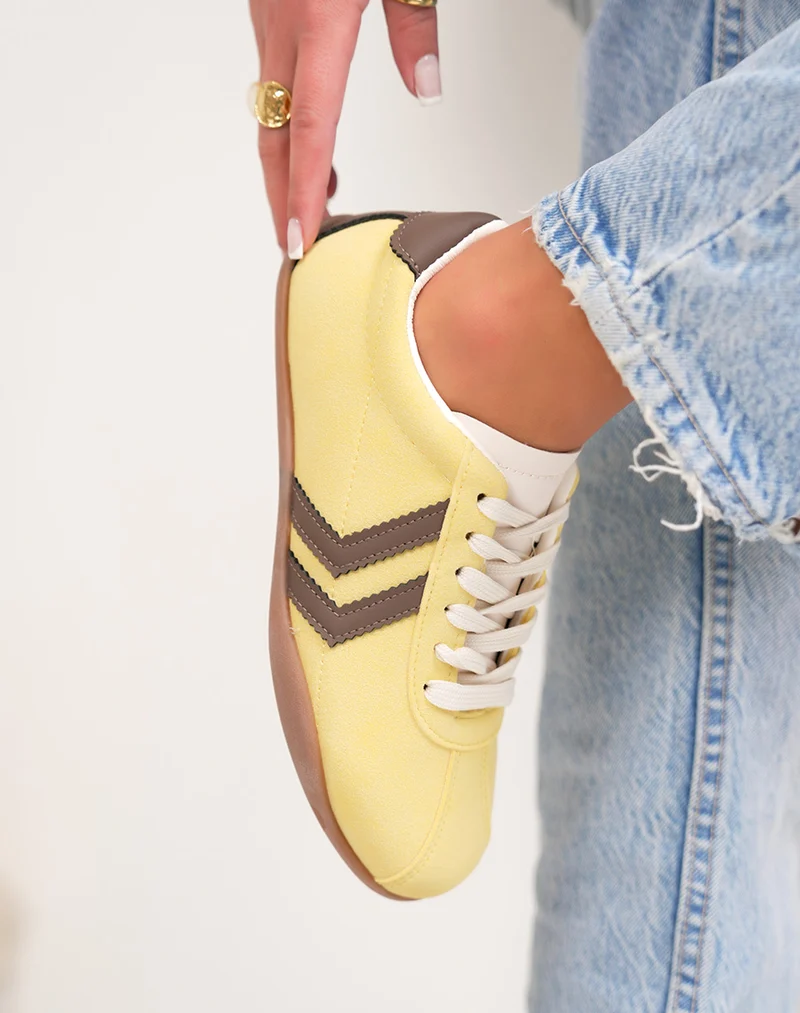 Baskets femme jaunes tendance à empiècements marron style rétro