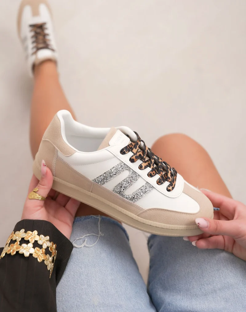 Basket femme blanche et beige tendance à paillettes avec lacets léopard