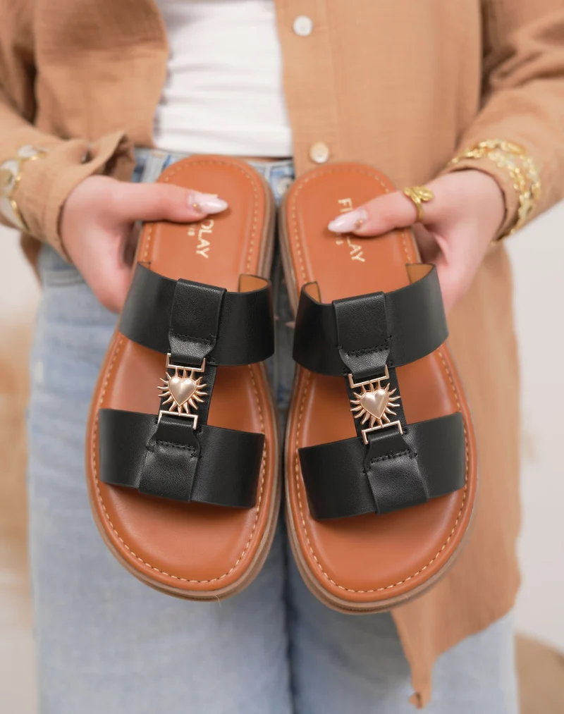Mules femme noire tendance à plateforme camel avec bijou cœur