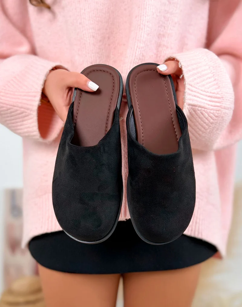 Mules noires en suédine fermées