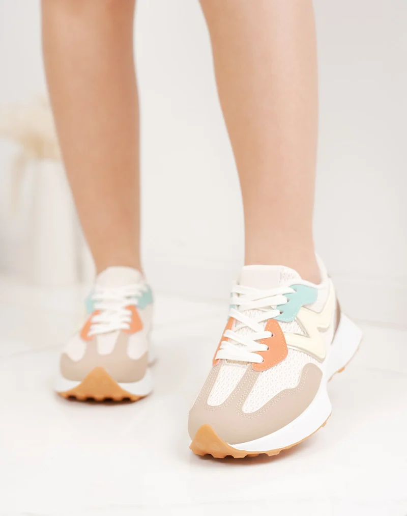 Basket femme multicolore tendance à lacets blancs avec empiècements colorés