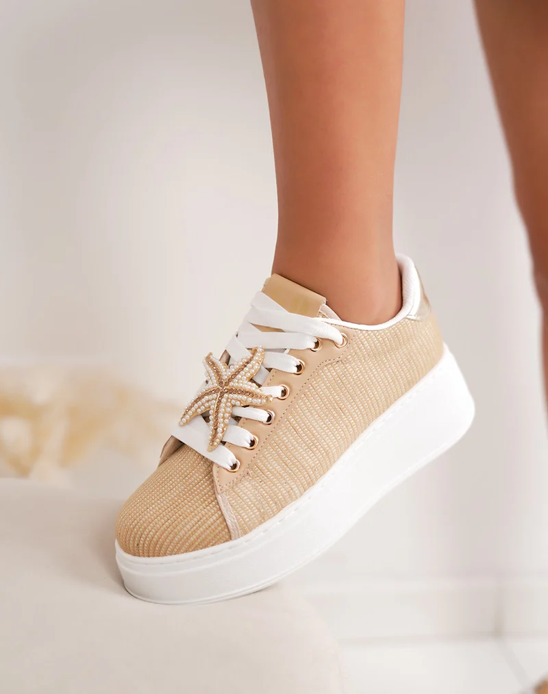 Basket femme beige tendance effet jute avec empiècement doré et étoile de mer bijou