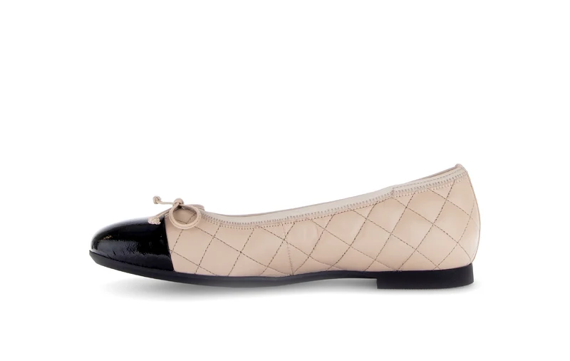 Ballerine beige matelassée bout vernis noir