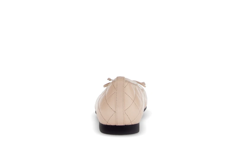 Ballerine beige matelassée bout vernis noir