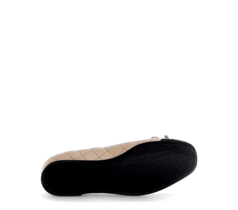 Ballerine beige matelassée bout vernis noir