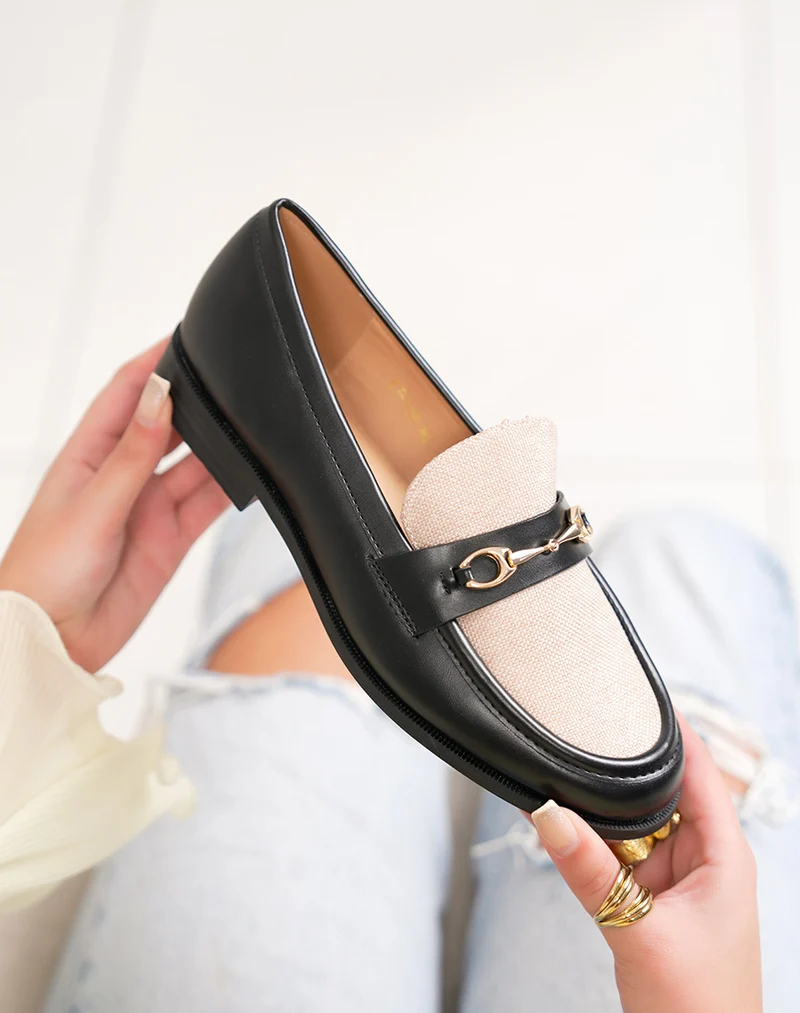 Mocassin femme noir élégant tissé avec bijou doré chic
