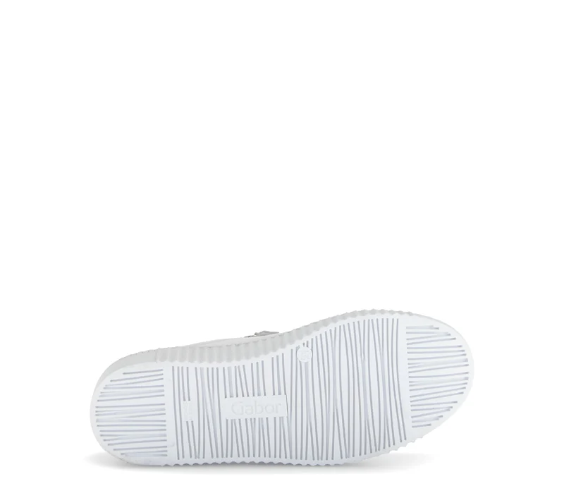 Baskets blanches en cuir avec un bijou fantaisie