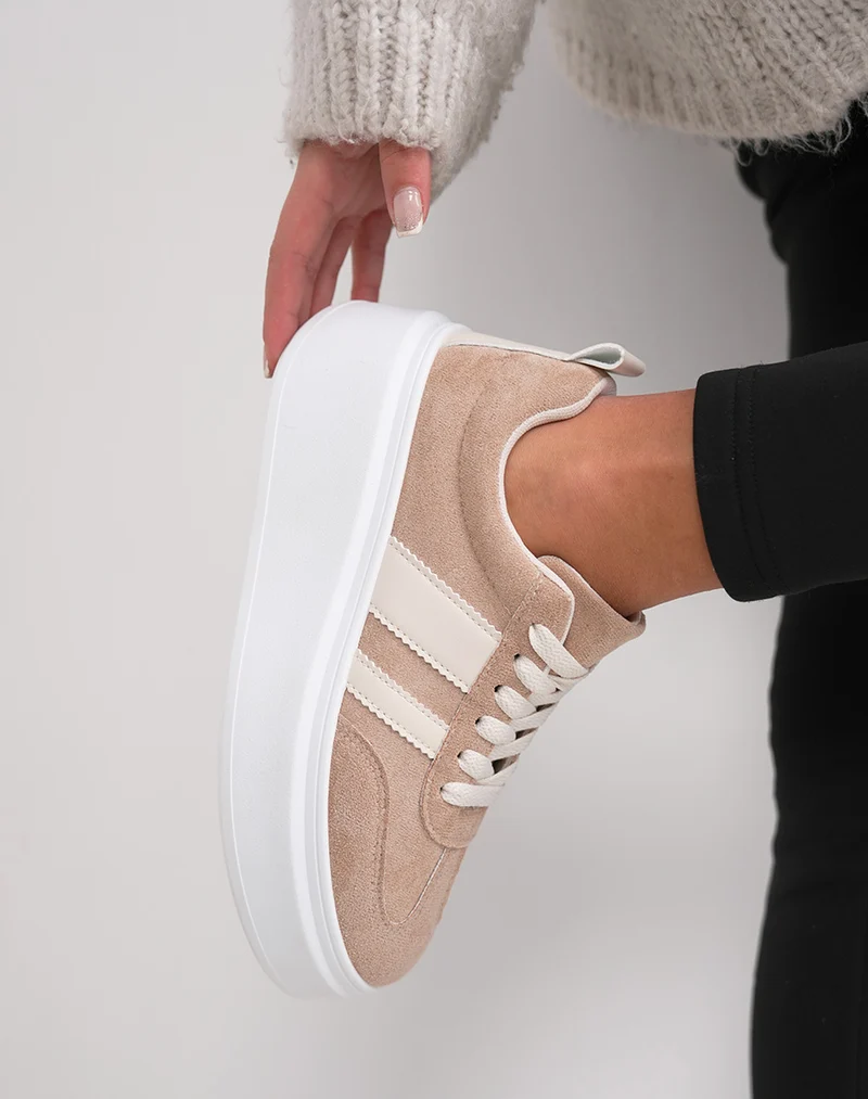 Basket femme beige foncé élégante avec rayures écru et plateforme blanche tendance